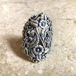 Silver floral design ring